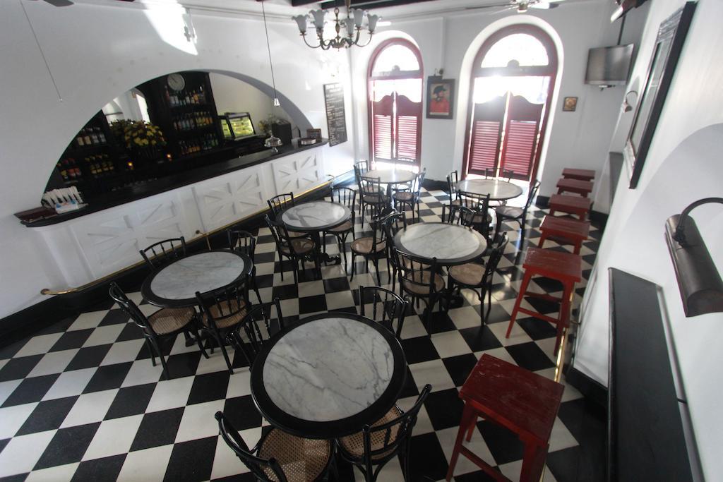 Royal Bar & Hotel Kandy Luaran gambar